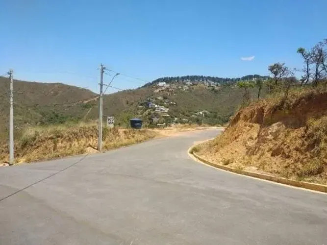 Lote com 1.128 m2 no condomínio Vila Del Rey na cidade de Nova Lima