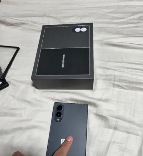 Samsung Z FOLD 8 512gb (modelo passaporte novinho NF completo