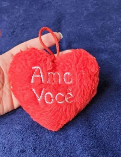 chaveiro coração de pelúcia amo você