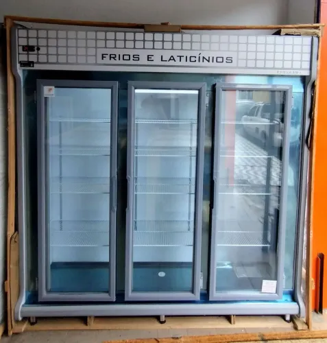 AUTO SERVIÇO 03 PORTAS 2 METROS 1.362 LITROS POLO FRIO ?