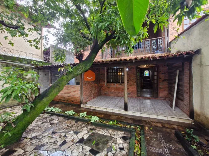 Casa á venda de 4 quartos com suíte, varanda e 2 vagas no bairro Universitário, em Belo Ho