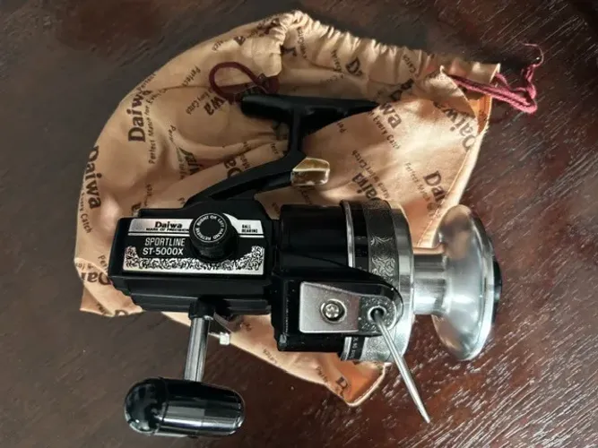 Molinete Daiwa Sportline ST-5000X em estado NOVO, nunca usado.