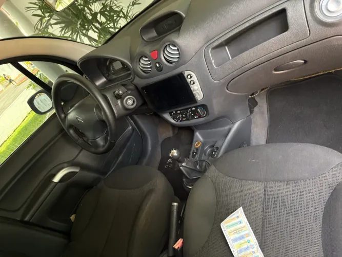 Citroen C3 GLX 1.4/ GLX Sonora 1.4 Flex 8V 5P 2012