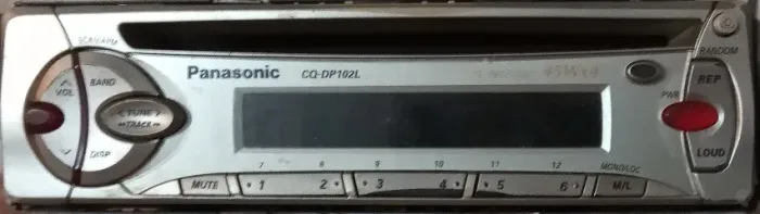 Panasonic - Modelo CQ-102L - CD player e rádio AM/FM dos anos 90
