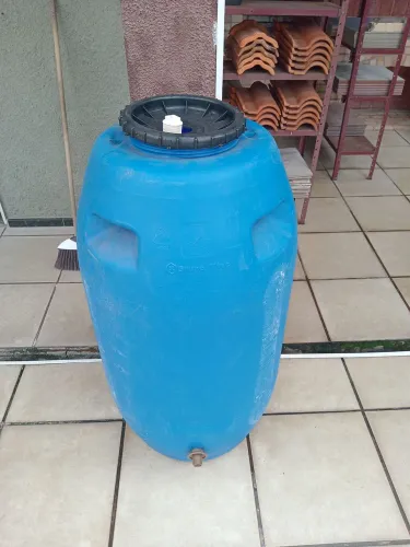 Vendo 1 tambor de 240 Litros