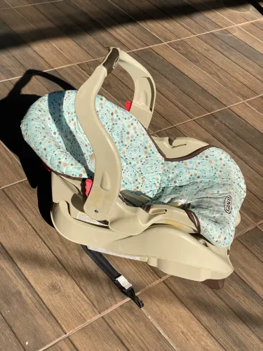 Bebê conforto com base Graco