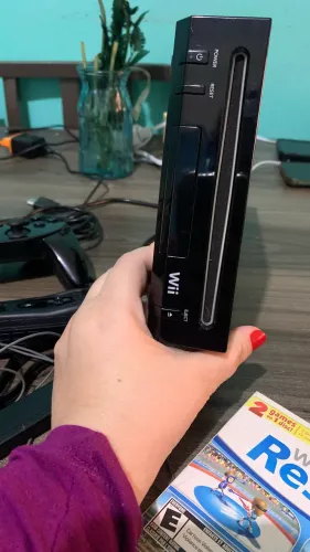 Nintendo wii desbloqueado, 690,00 retirar no jardim iririu ou entrego com taxa