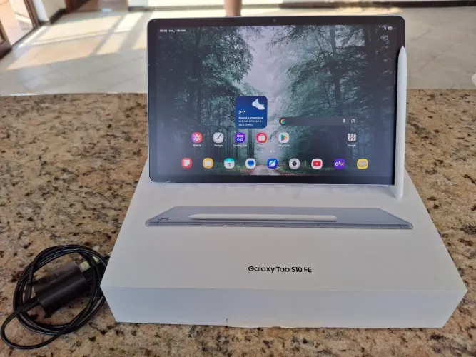 Tablet Samsung Galaxy Tab S10 FE com Capa e Caneta S Pen 8GB RAM 128GB 10,9"