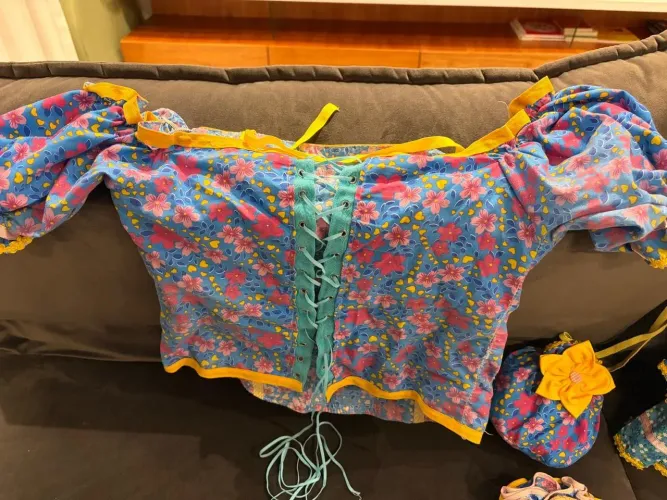 VESTIDO CAIPIRA DE FESTA JUNINA ADULTO 40/42 USADO SÓ UMA VEZ