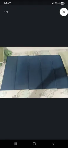 Painel azul marinho acolchoado para cama de solteiro