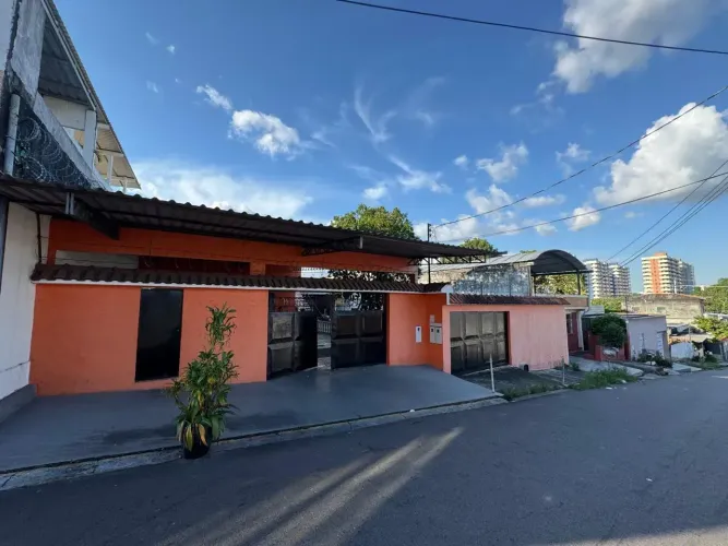 CASA DUPLEX NO SÃO JORGE | Terreno medindo 20x30 | 6 dormitórios sendo 2 suítes