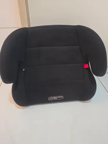 assento elevatório infantil Multikids Baby Safe Booster - modelo BB520, na cor preta.