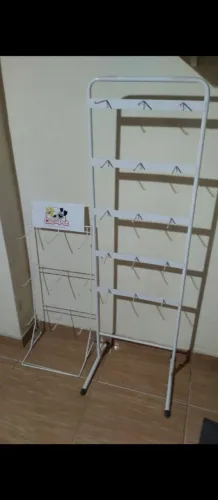 Expositor pra loja Um pequeno e um grande