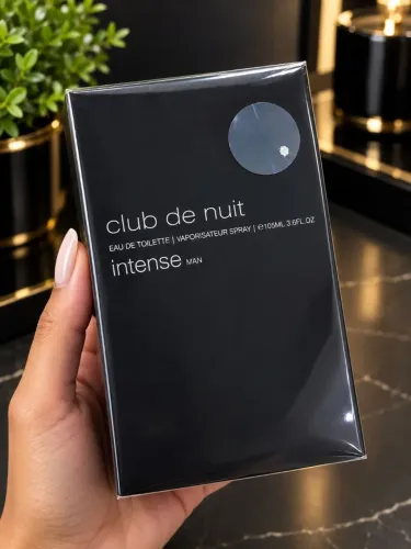 Club de nuit intense man