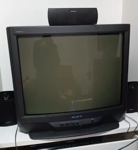 TV CRT Sony Trinitron 29" com Mod Vídeo Componente para retrogames