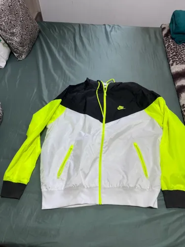 Jaqueta Corta Vento Nike Windrunner.