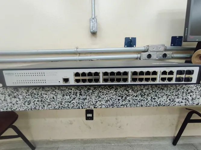 Switch Intelbras SG 2404MR L2+