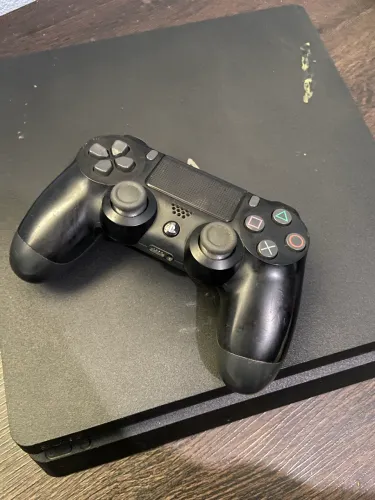 PlayStation 4 Slim + Controle Original