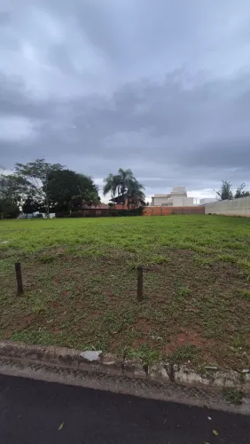 Terreno no condomínio Residencial Primavera em Piratininga