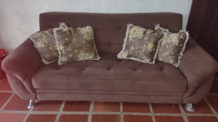 Vende-se sofá em ótimo estado, acompanhar almofadas
