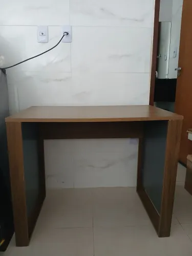 Vendo escrivaninha sem gavetas em MDP