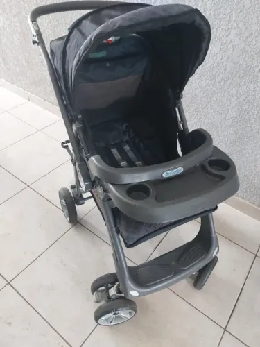 Carrinho e bebê conforto, reversível marca Burigotto