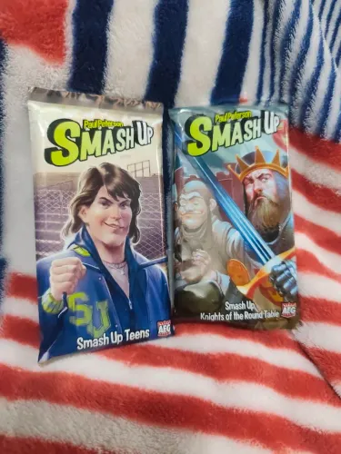 Expansão Smash Up: Teens & Knights of the Round Table
