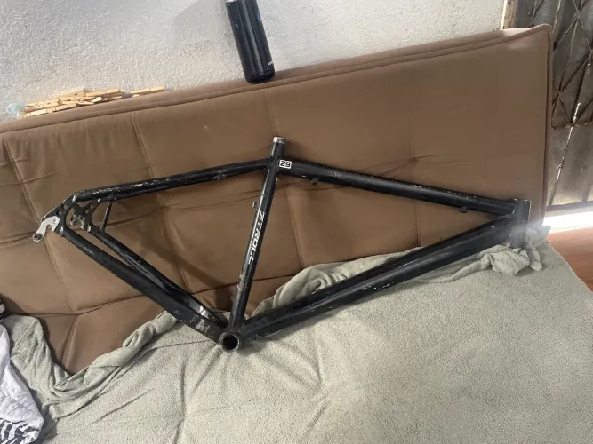 vendo quadro de mtb aro 29, tamanho 19. ja com gancheira