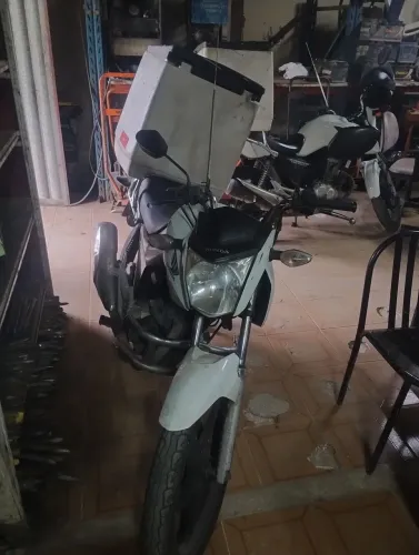 Vendo moto Honda cargo 2016