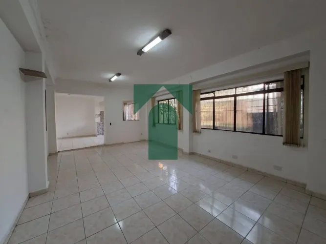 Casa térrea à venda com 139m² 3 quartos e 3 vagas (Vila Humaitá)