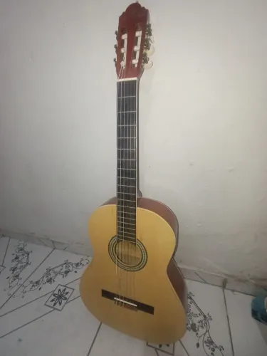 Violão acústico ideal para iniciantes 