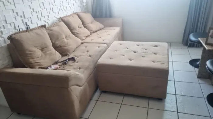 Sofá de veludo marrom