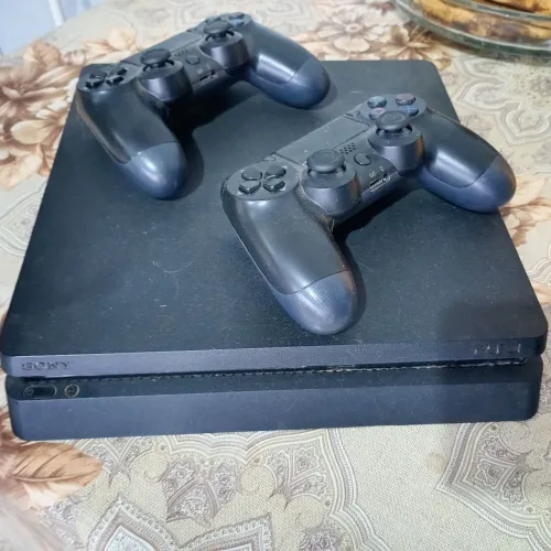 Playstation 4 slim
