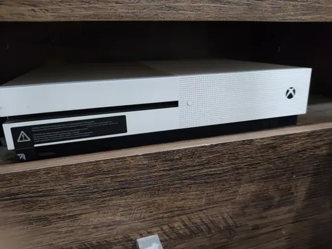 Xbox One S 1TB com Leitor Mídia Física 