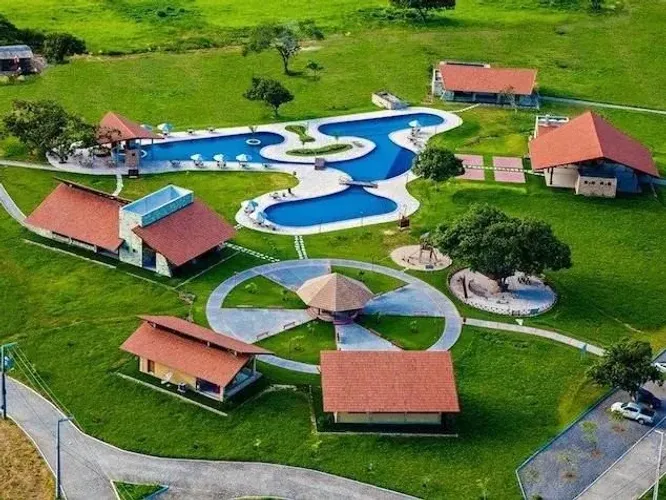 Terreno no Condomínio Lagos Country Resort com 1.060m2 de área- RECEBE CARRO COMO PARTE DO
