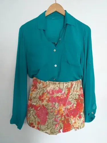shorts saia e camisa