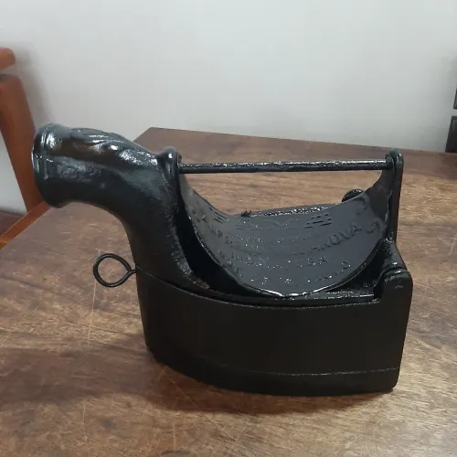 Ferro de Passar Roupa antigo