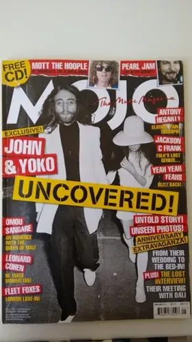 Revista importada Mojo, na capa John Lennon. Reportagem histórica e fotos raras do canto