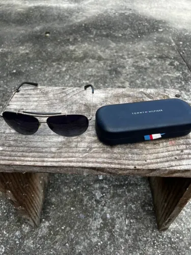 Óculos de Sol Tommy Hilfiger original  estilo aviador.