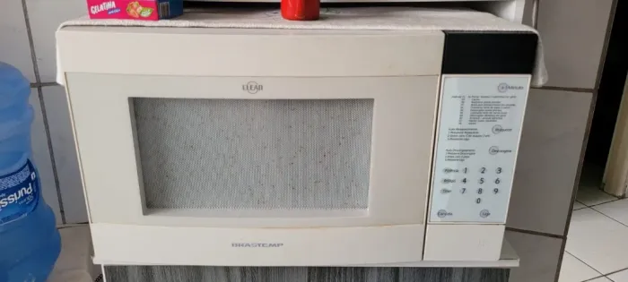 Vendo Micro-ondas usado e com defeito - R$: 80,00.