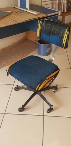 Cadeira de Escritório Giratória com Rodinhas