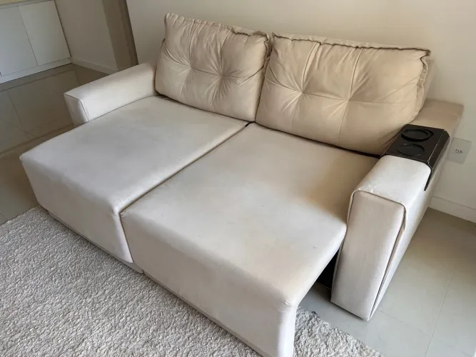 Sofá semi novo - 1.85 de largura, retrátil