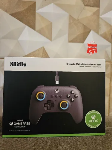 Controle 8BitDo Ultimate C Wired XBOX - analógicos anti drift - luzes RGB - cabo removível