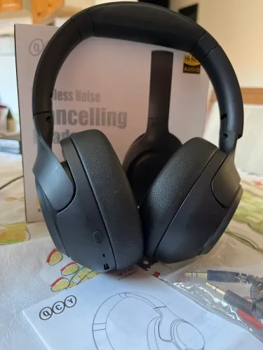 Vendo fone QCY com cancelamento de ruído zerado