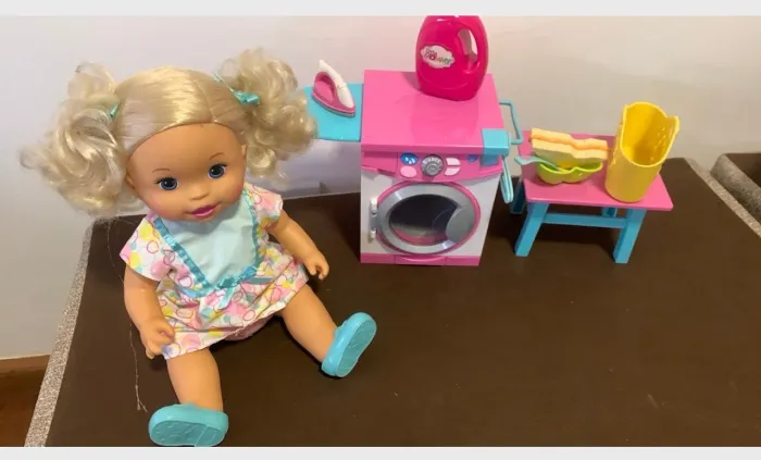 Boneca Bebê - Little Mommy - Hora de Comer e Lavar" da Mattel.