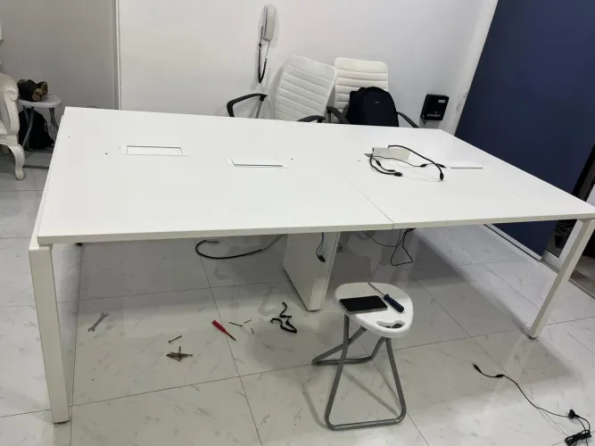 Mesa de Escritório Branca - Ótimo estado - 4 estações