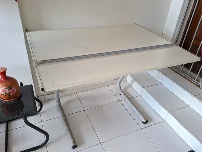 MESA DE DESENHO COM RÉGUA PARALELA