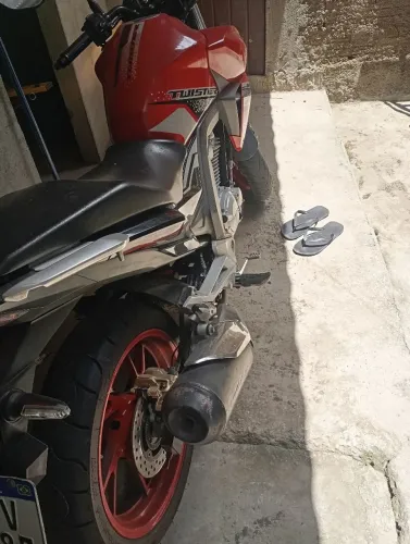 Moto em perfeito estado 