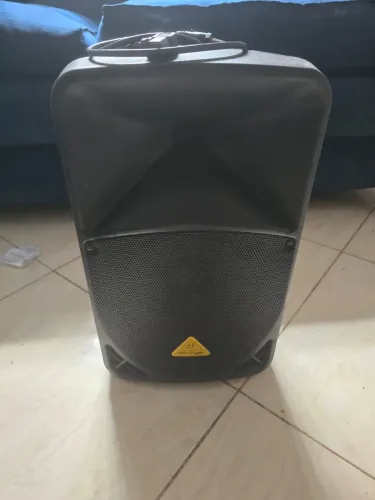 Caixa Ativa Behringer eurolive b212w