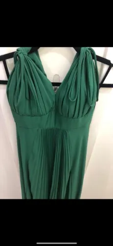 Vestipo festa em crepe verde - P
